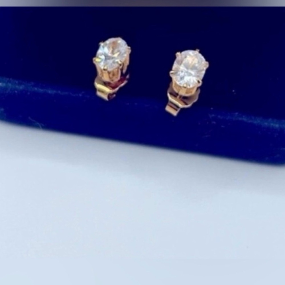 Hypoallergenic Cubic Zirconia Gold Plated Earrings 1 Carat CZ Stud Earrings - Picture 4 of 7